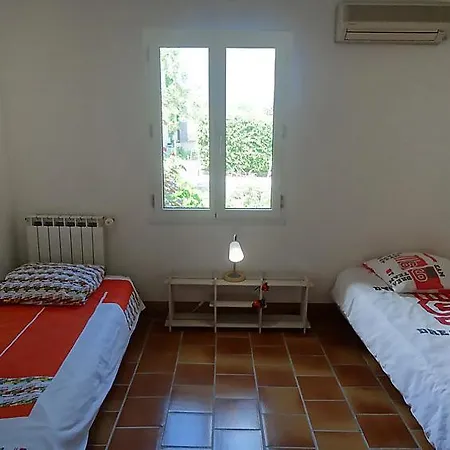 Feriehus Sleeps 6 Pool Air Con Wifi *